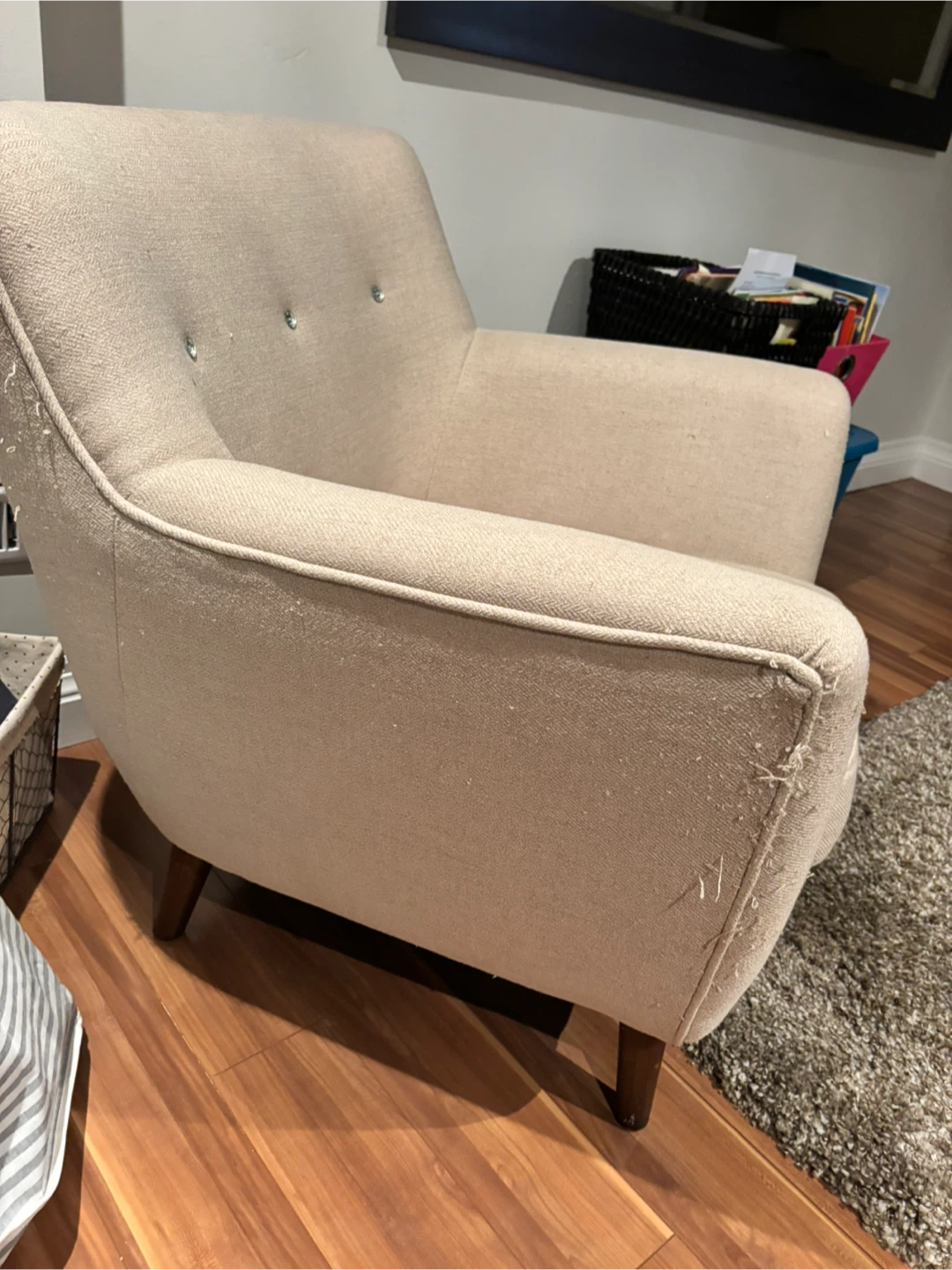 Selling 2 arm Chairs . Great upholstery project. - photo 3