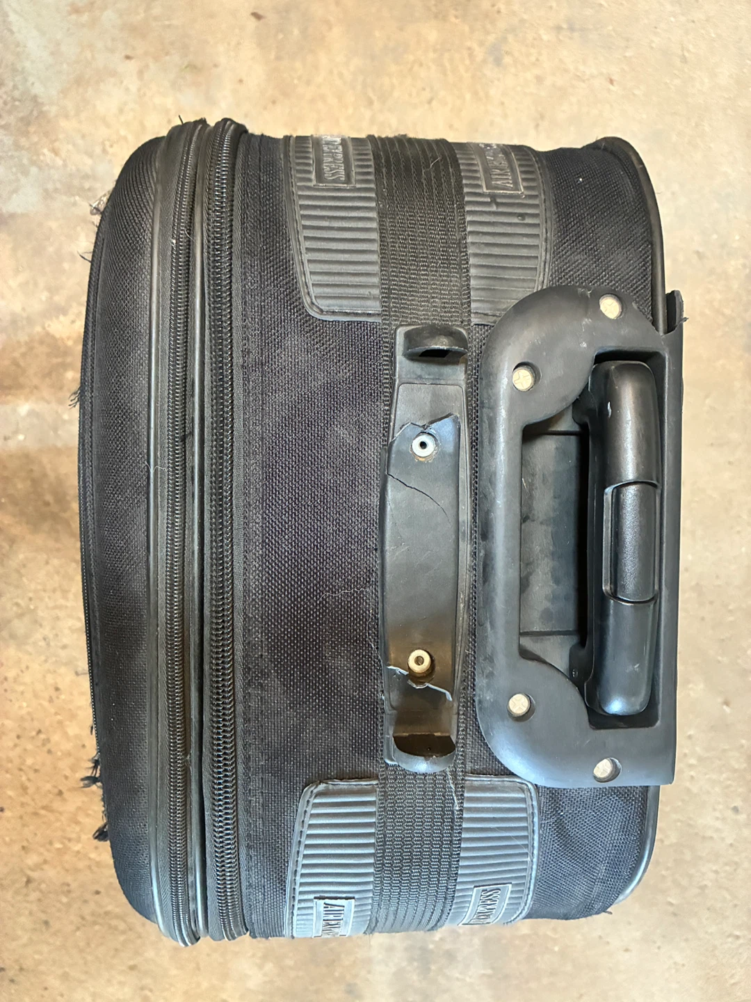 Air Express Classic Black Rolling Suitcase - photo 2