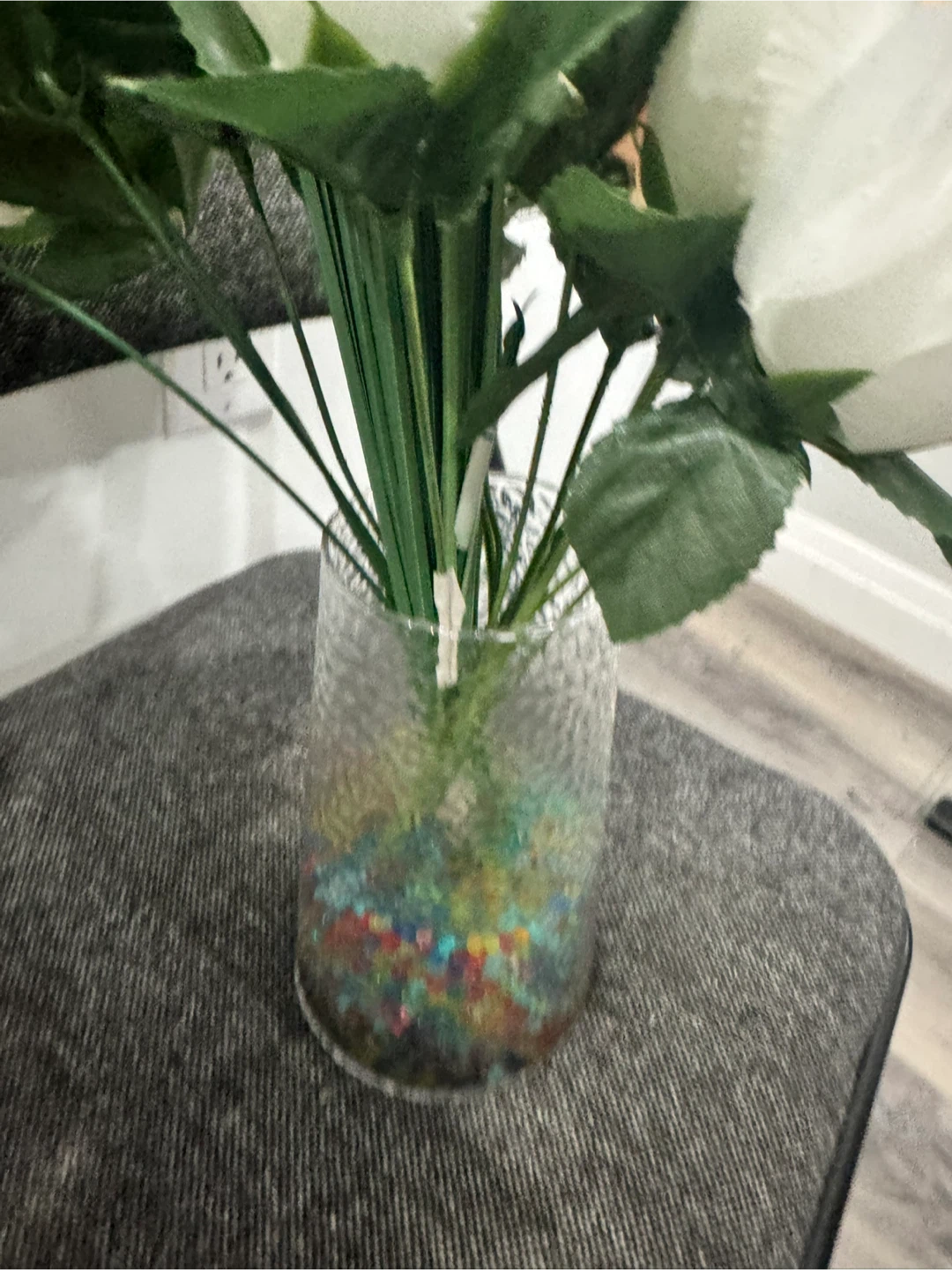 Artificial Roses Floral Arrangement in Glass Vase - photo 3