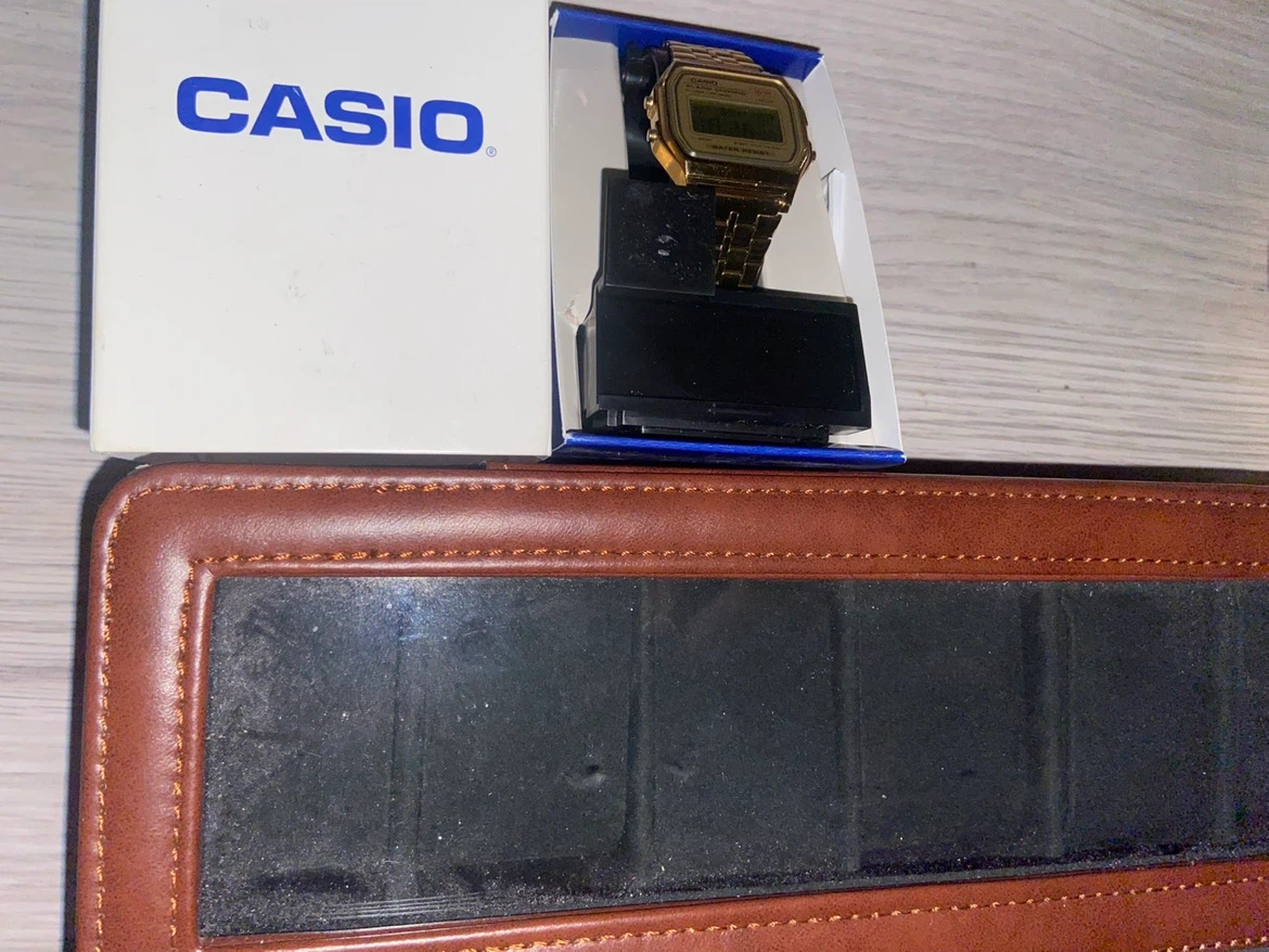Casio Gold watch and leather case - photo 4