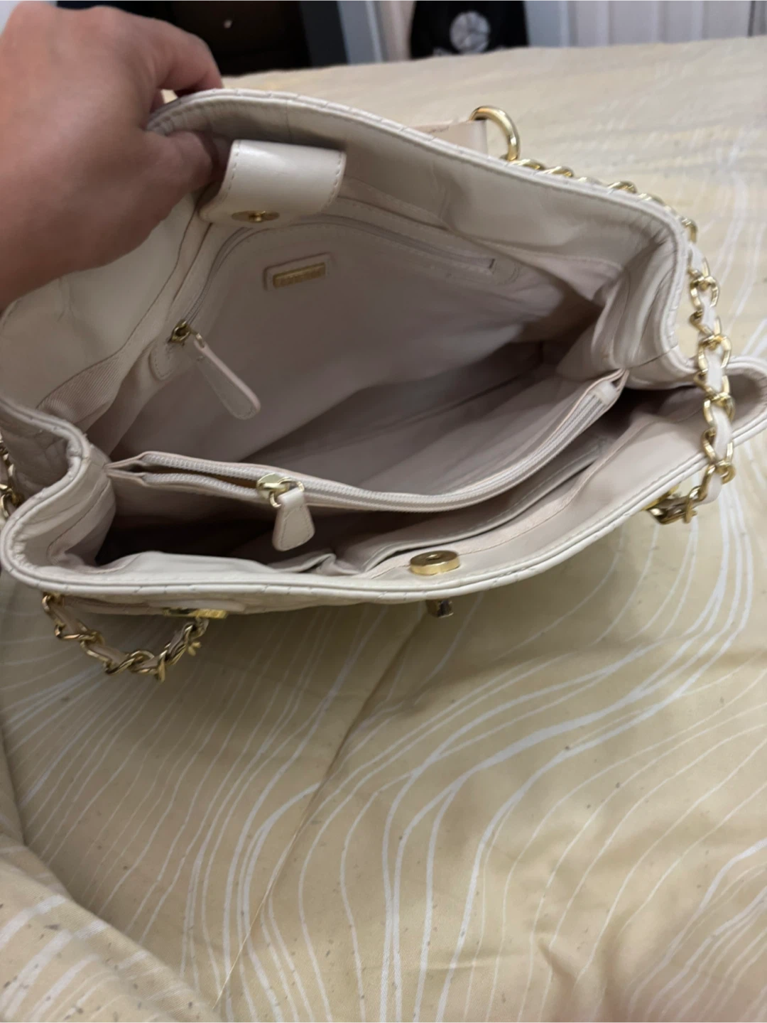 Guess Quilted Chain Shoulder Bag - Cream - photo 3