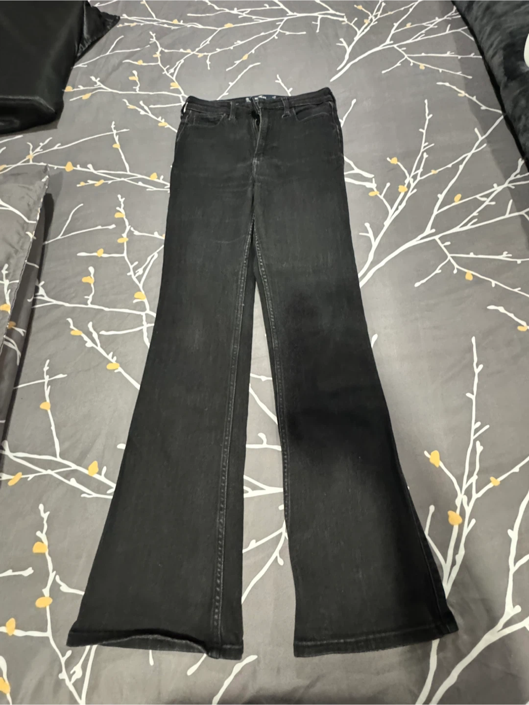 Hollister High-Waisted Flare Jeans - Black - Size 27/31