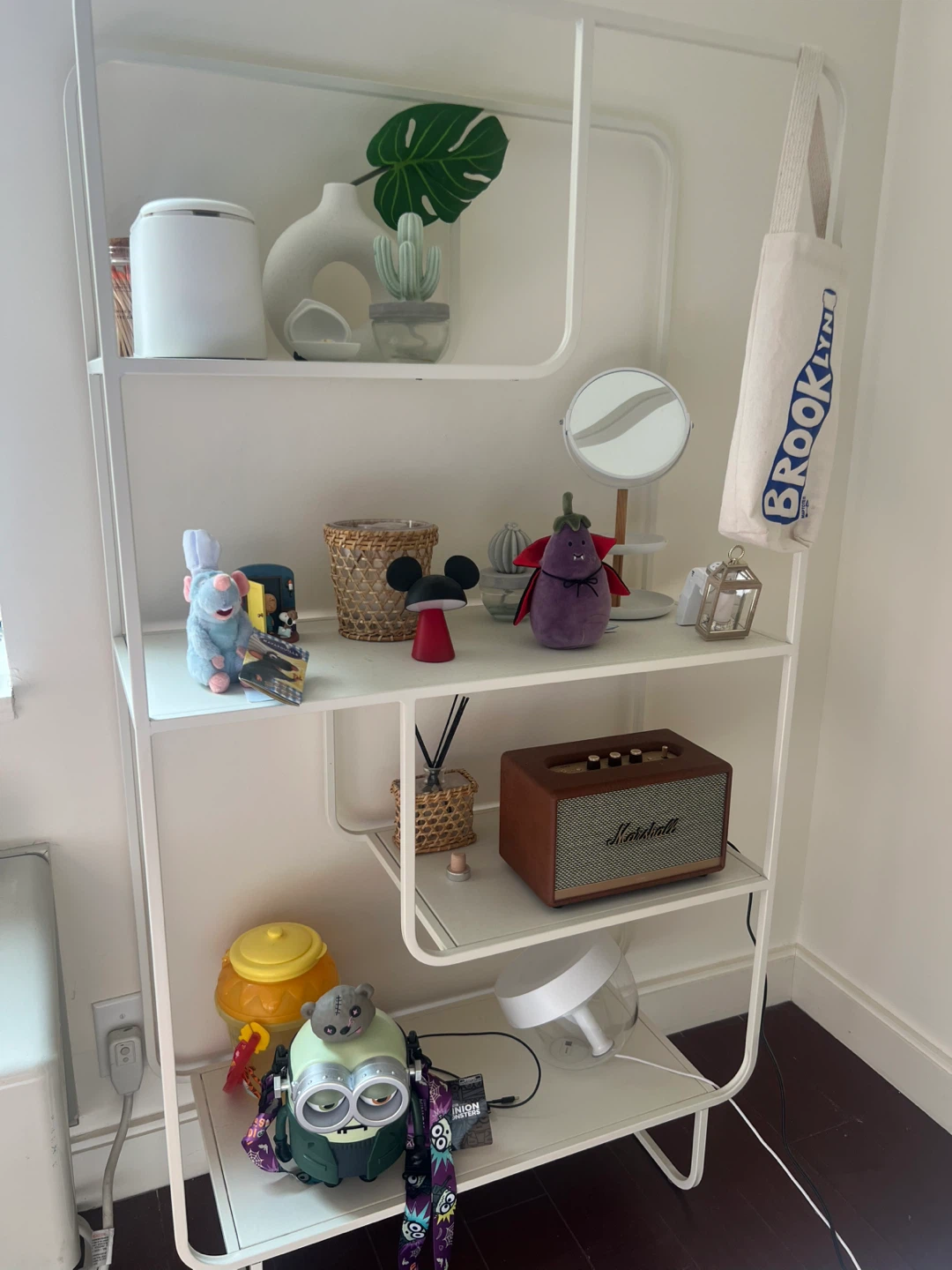 White freestanding shelf - photo 2