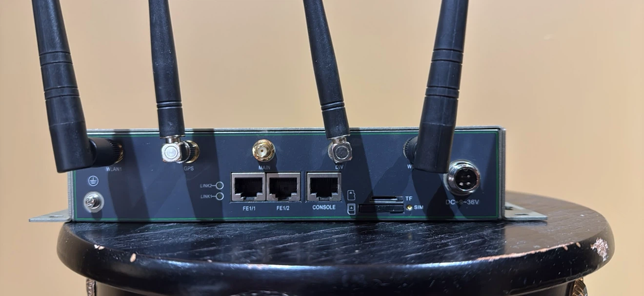 InHand Networks Industrial Communication Server IP800 - photo 2