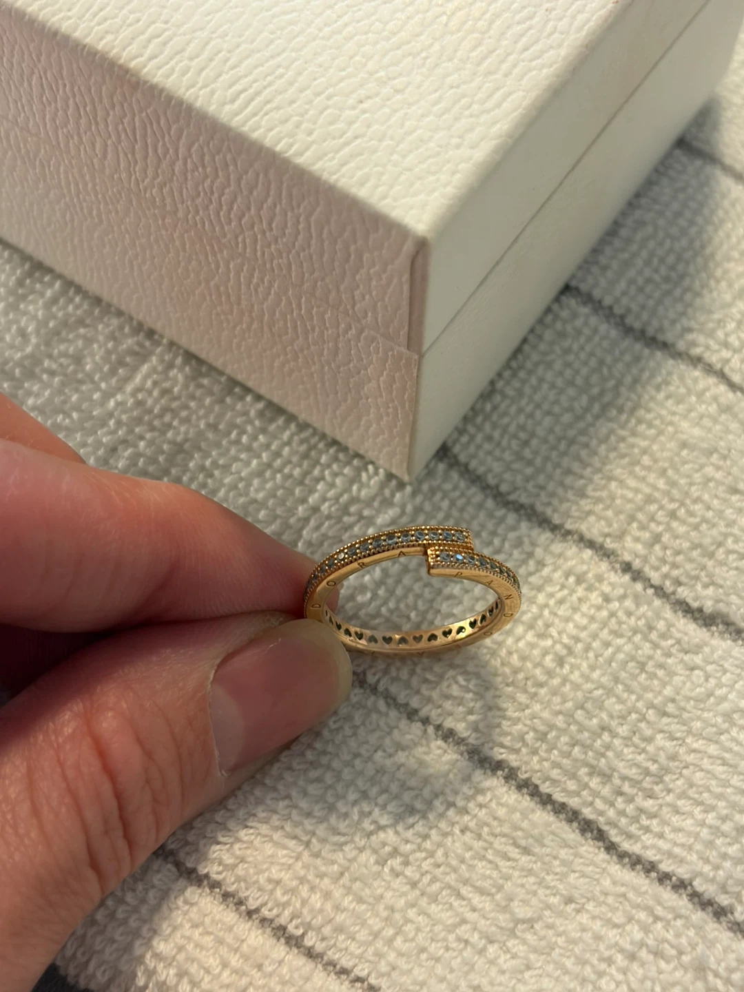 Pandora sparkling overlapping ring - photo 4
