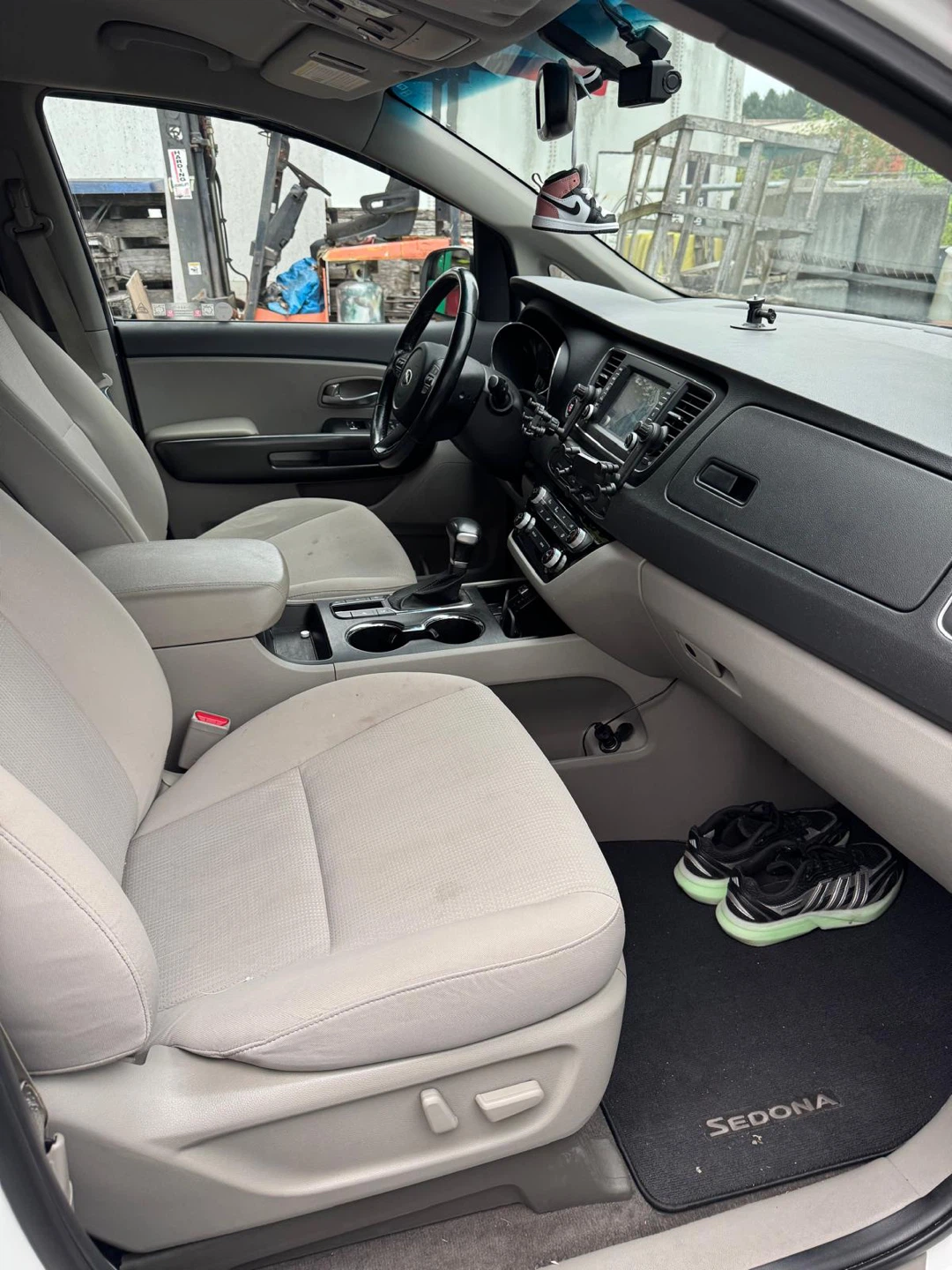 2020 KIA Sedona LX White