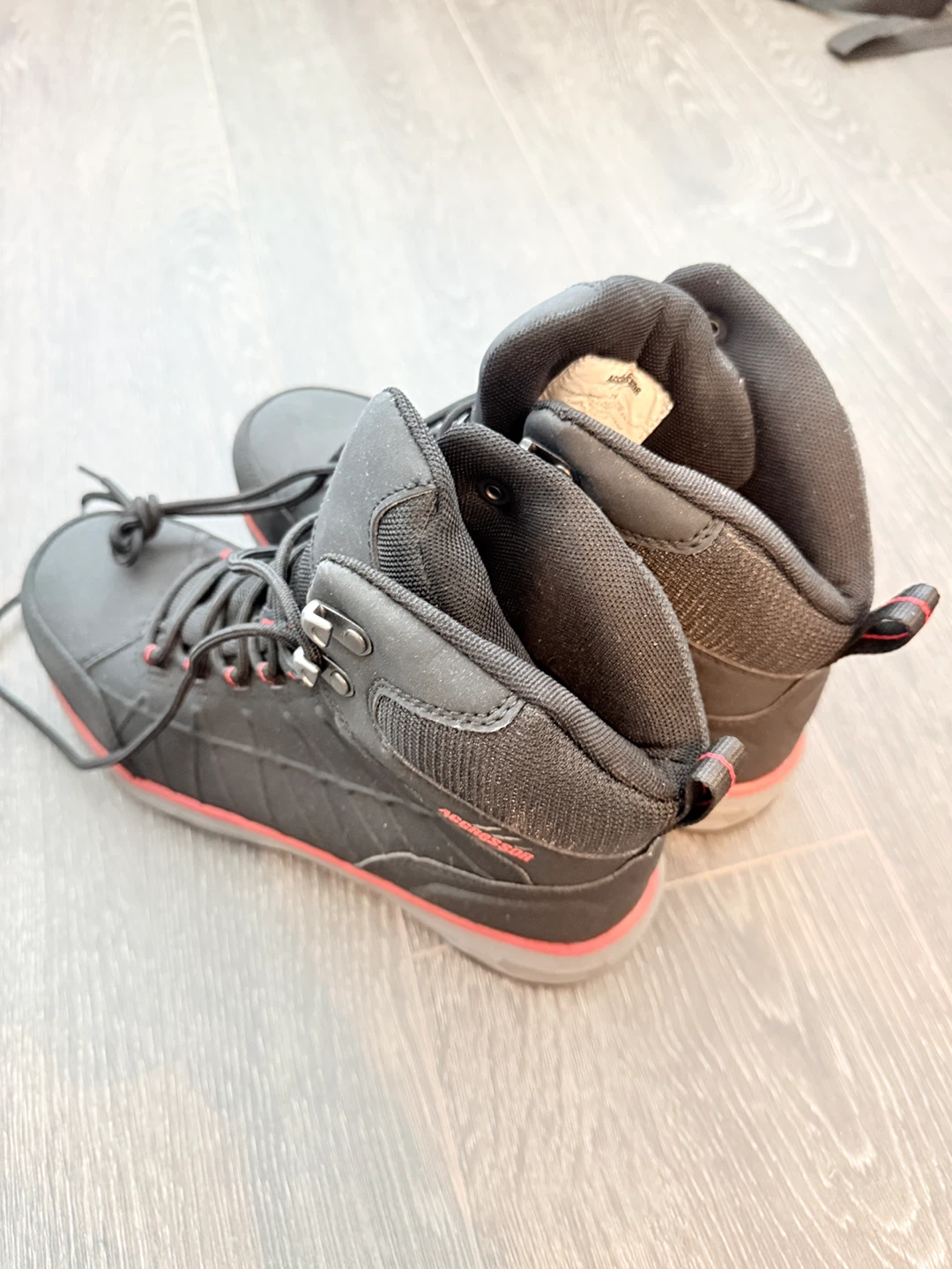 Arctic Shield Black/Red Winter Boots - Size 7.0