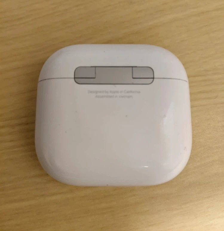 Apple AirPods Pro Charging Case ONLY - photo 2