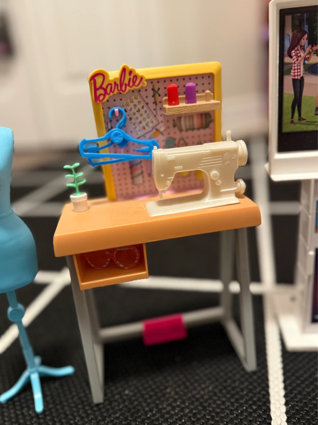 Barbie Dollhouse Accessories - Sewing Station & Pet Room - photo 2