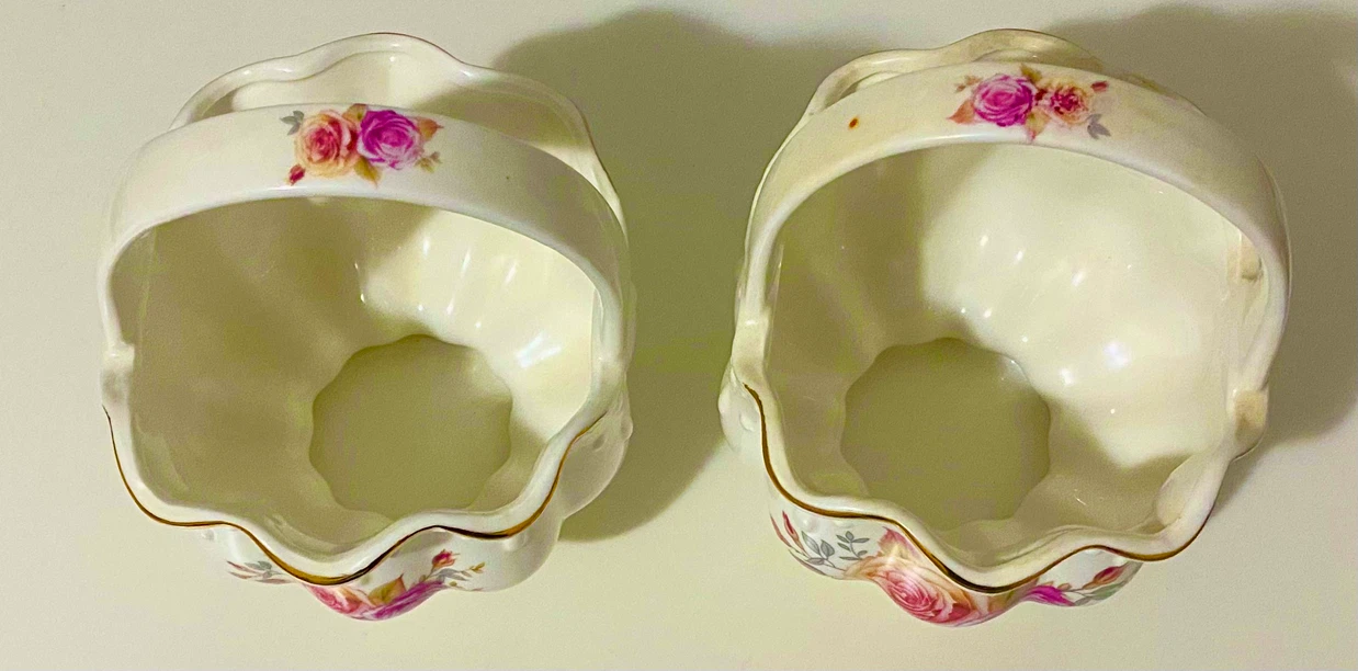 Set of 2 Vintage Ceramic Rose Baskets - photo 2