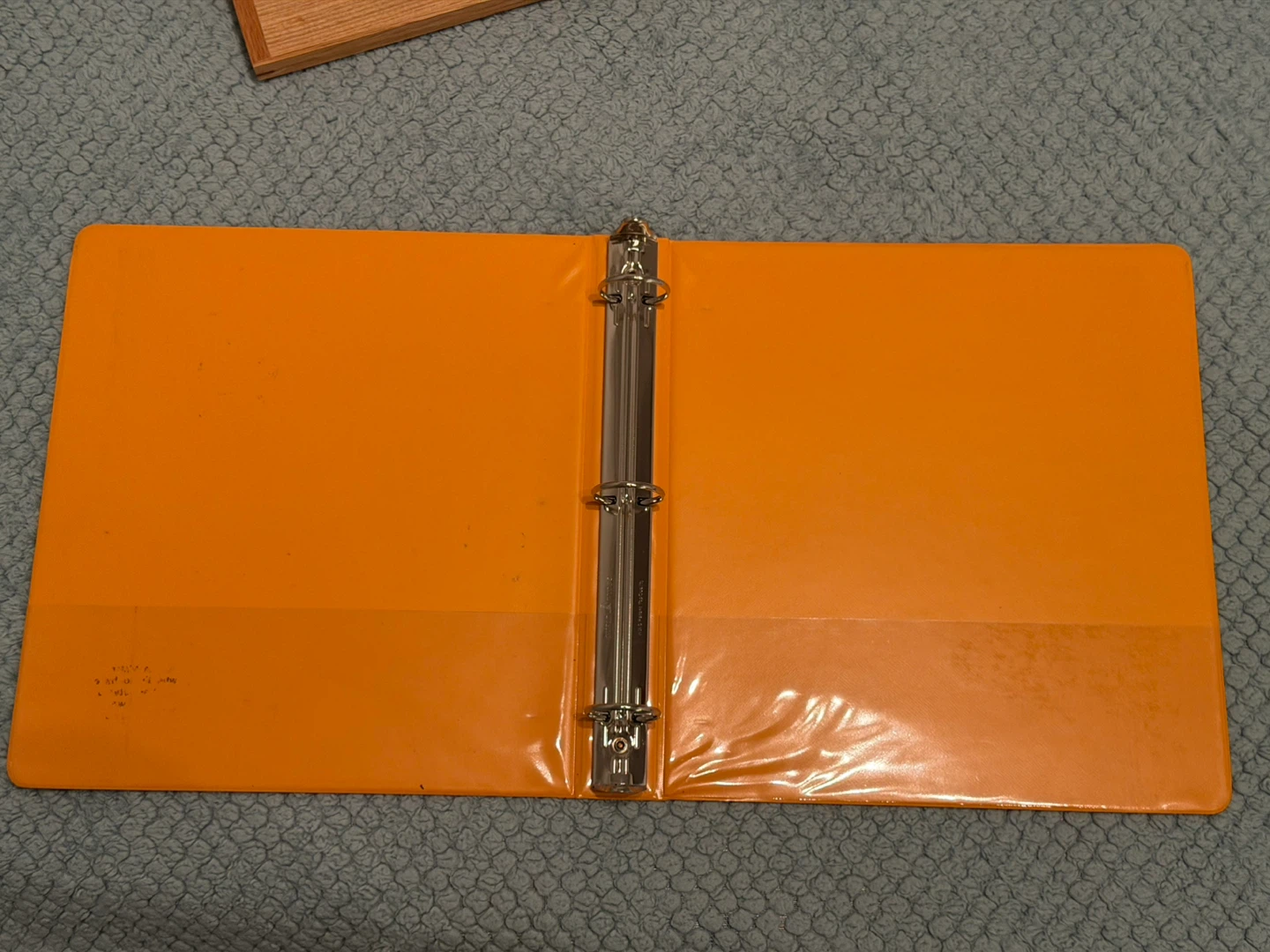 Moving sales: Orange 3-Ring Binder - photo 3