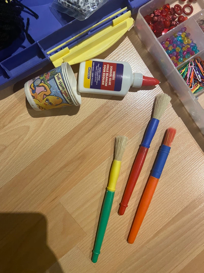 Crafting Kit with Beads, Yarn, Felt, and Glue - photo 3