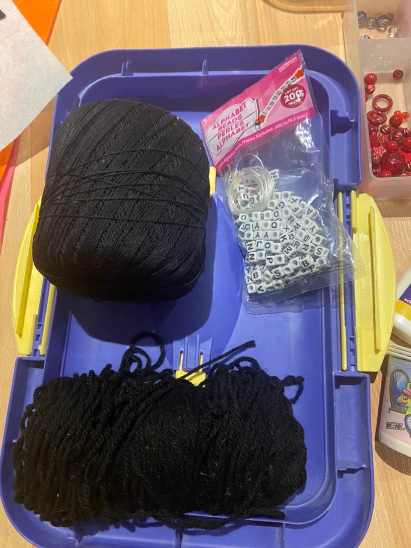 Crafting Kit with Beads, Yarn, Felt, and Glue - photo 4