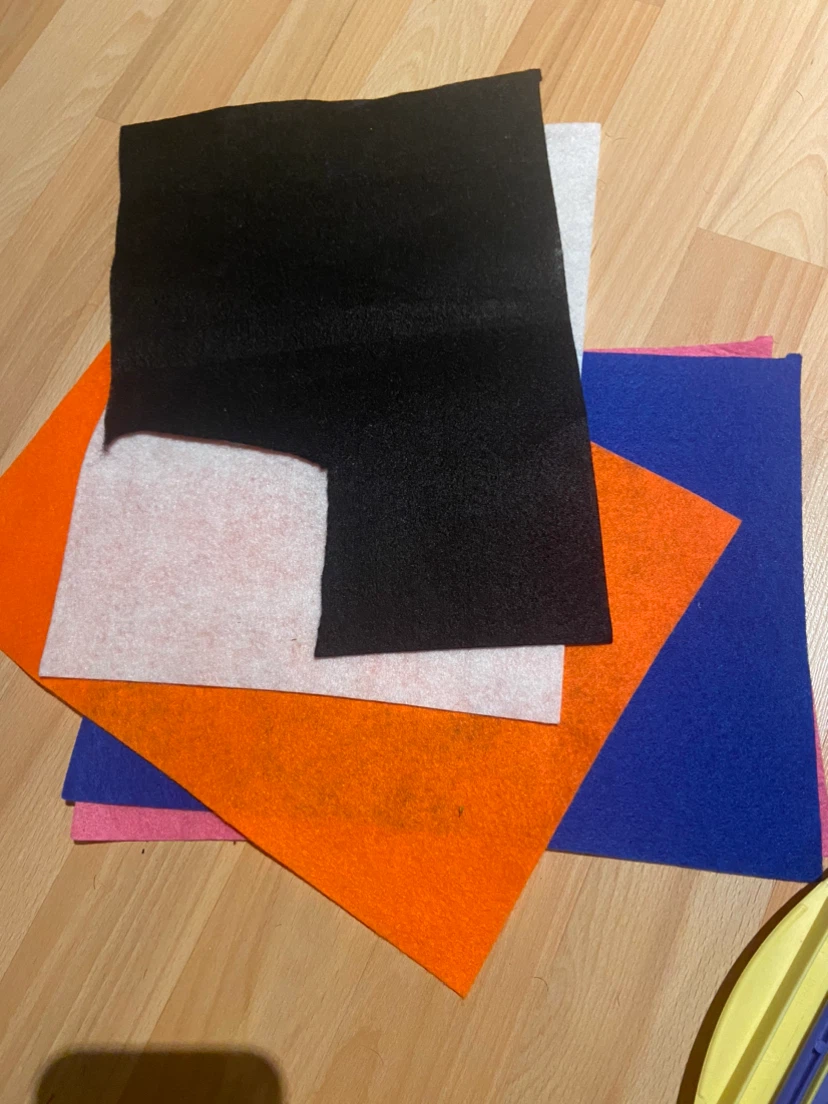 Crafting Kit with Beads, Yarn, Felt, and Glue - photo 5