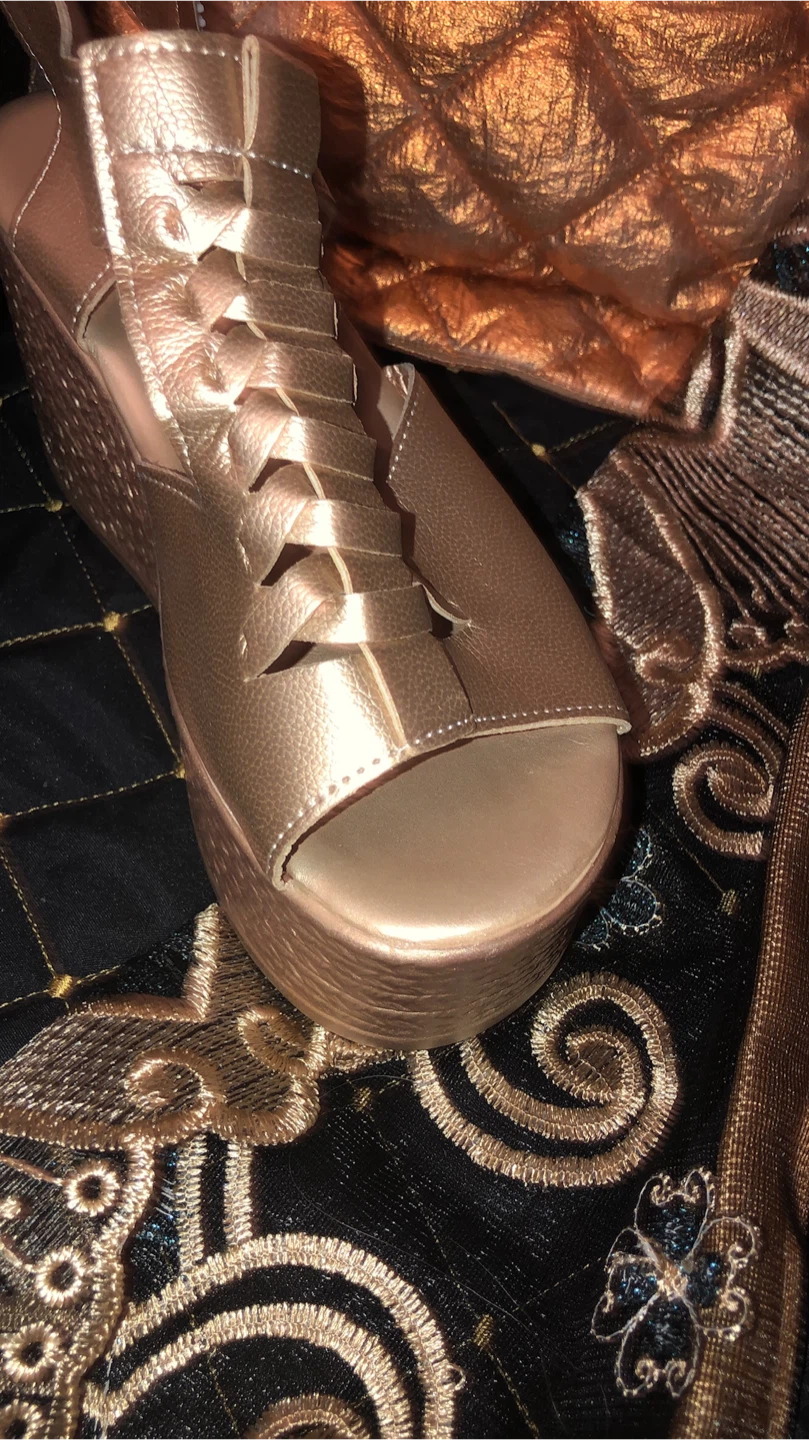 Sand  Gold Wedge Sandals brand new 8 - photo 2