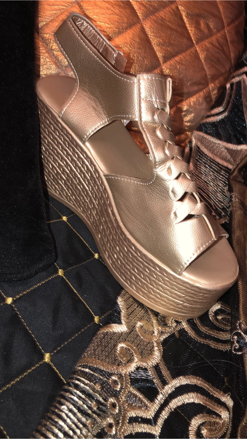 Sand  Gold Wedge Sandals brand new 8 - photo 3