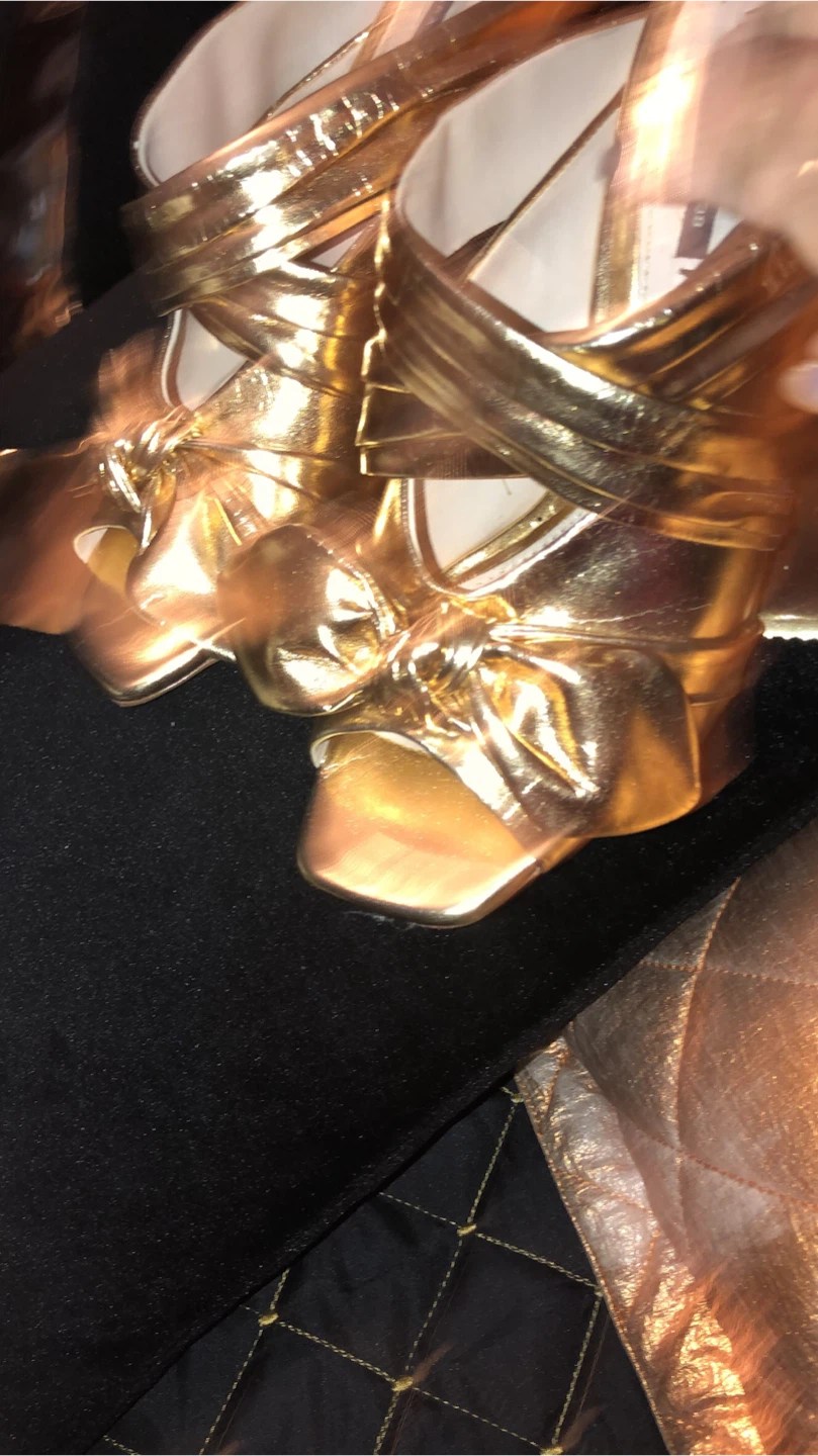 Women's Gold Bow Heels 8