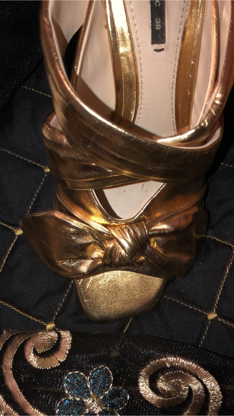 Women's Gold Bow Heels 8 - photo 3