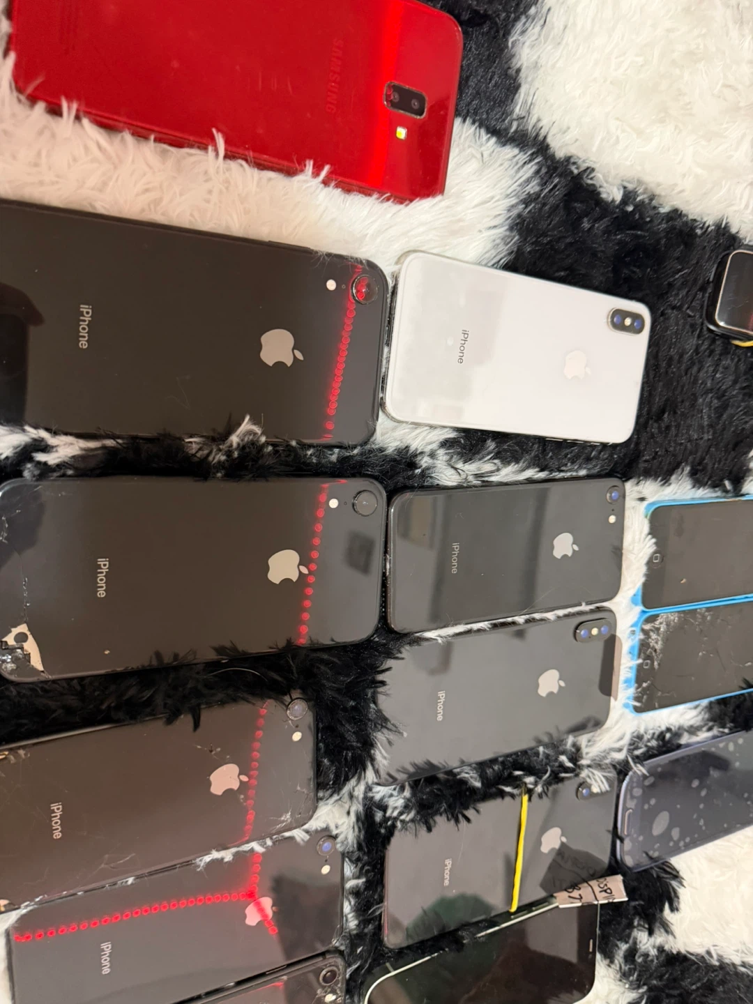 TRADING BROKEN PHONE LOT FOR A LAPTOP OR PHONE - photo 2