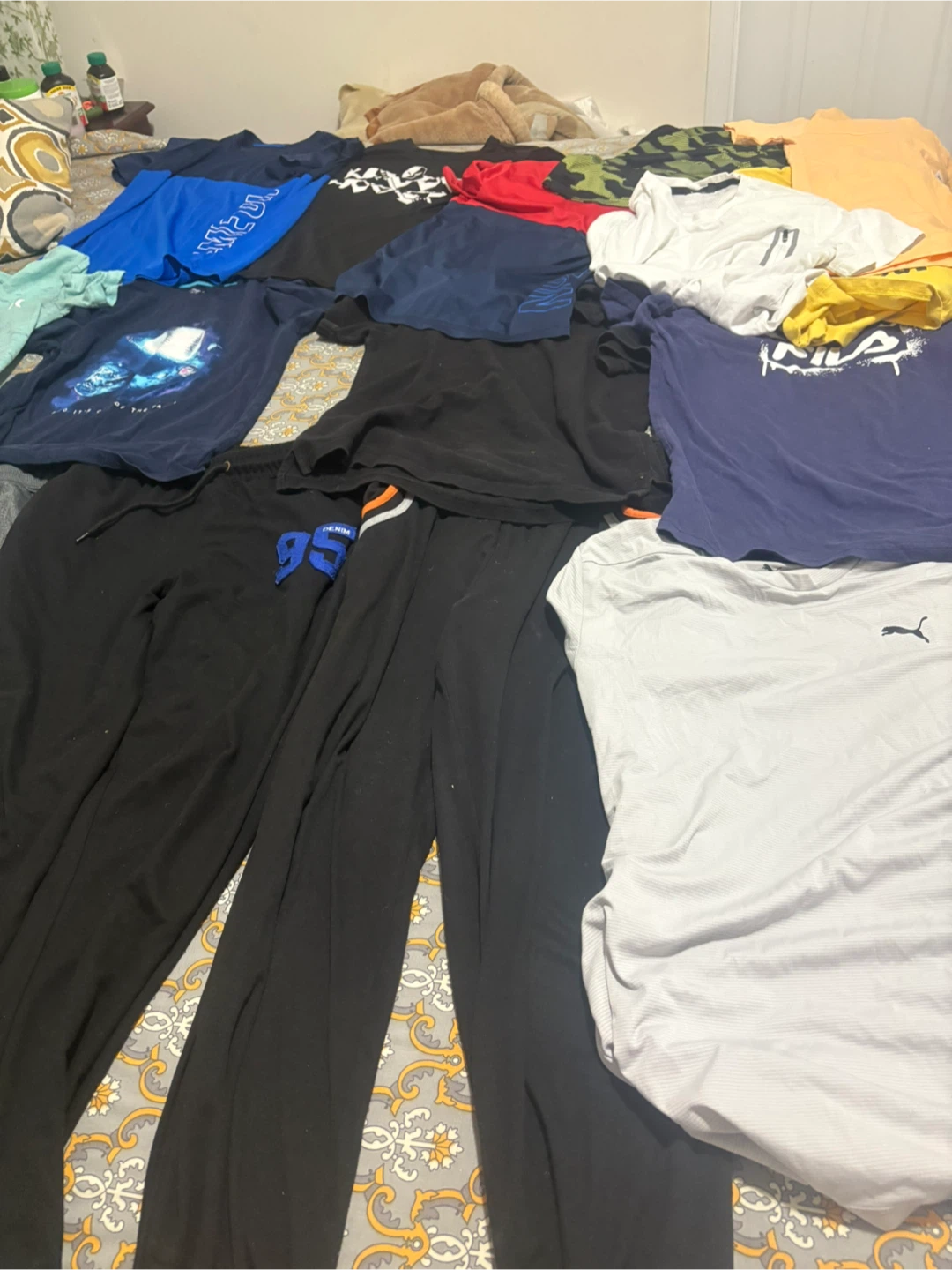 Hurley Boys T-Shirt and pants all for 30$