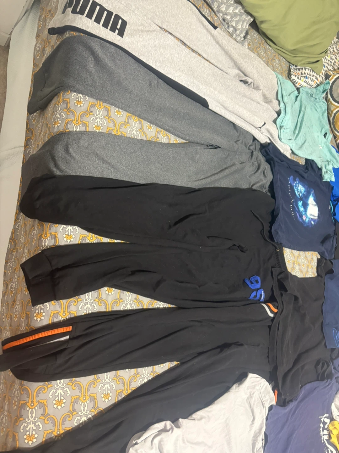 Hurley Boys T-Shirt and pants all for 30$ - photo 2