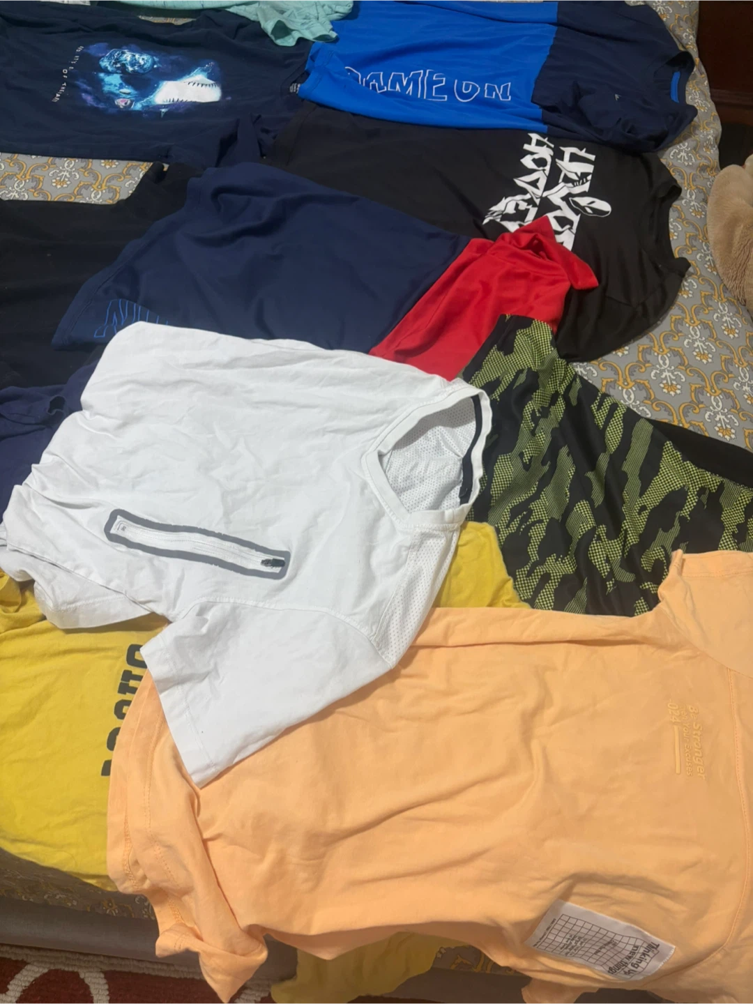 Hurley Boys T-Shirt and pants all for 30$ - photo 4