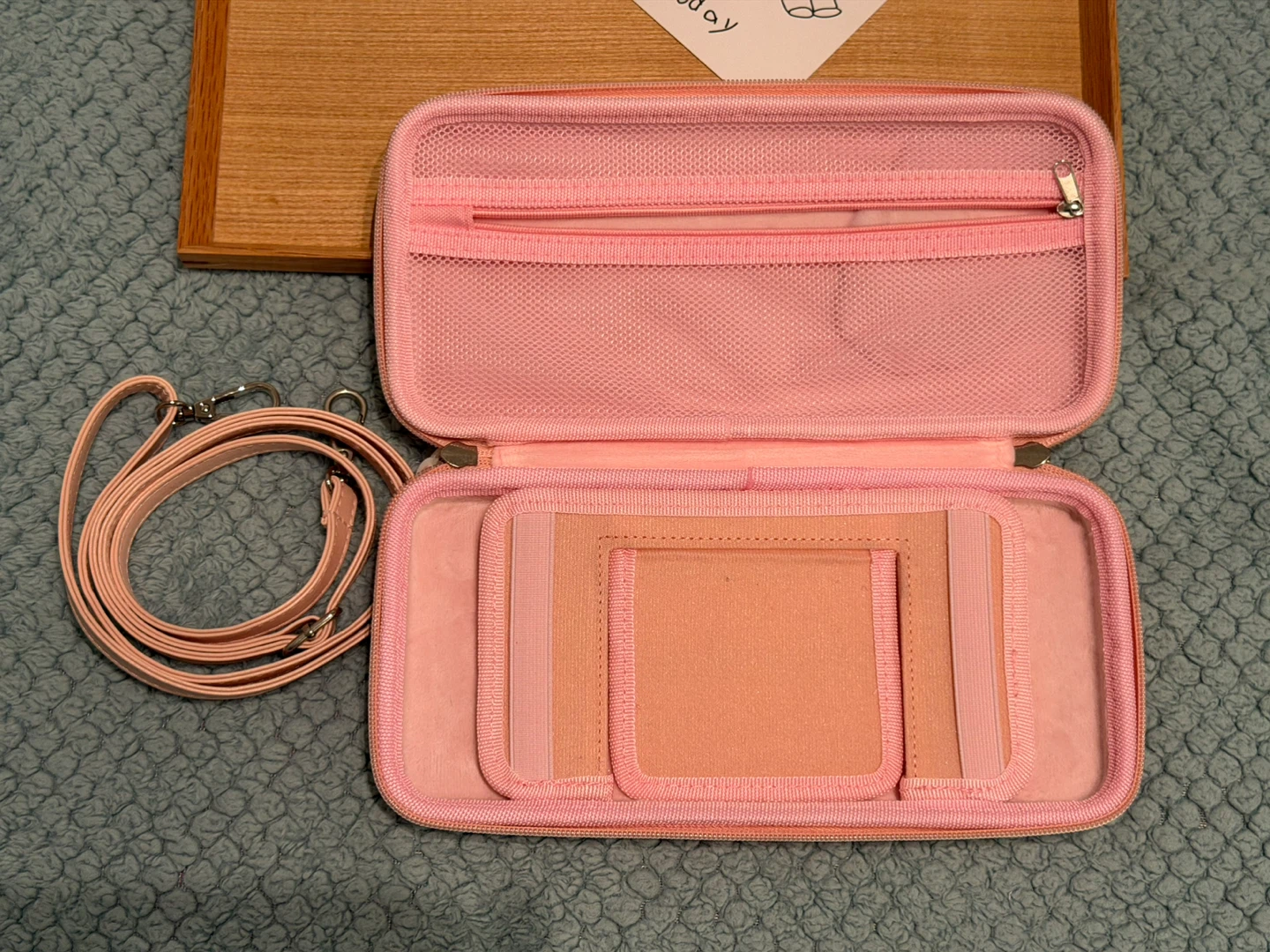 Nintendo Switch carrying case - photo 3