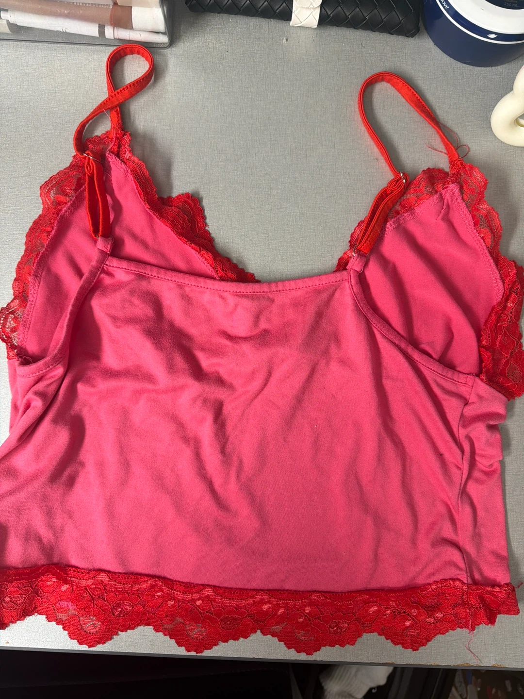 Pink camisole with red lace trim - photo 2