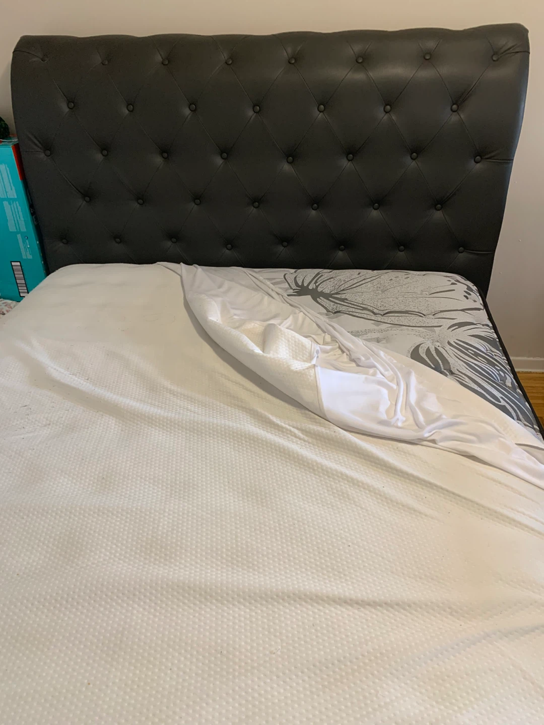 Moving out: Tufted Grey Faux Leather Headboard and Mattress Set - photo 5