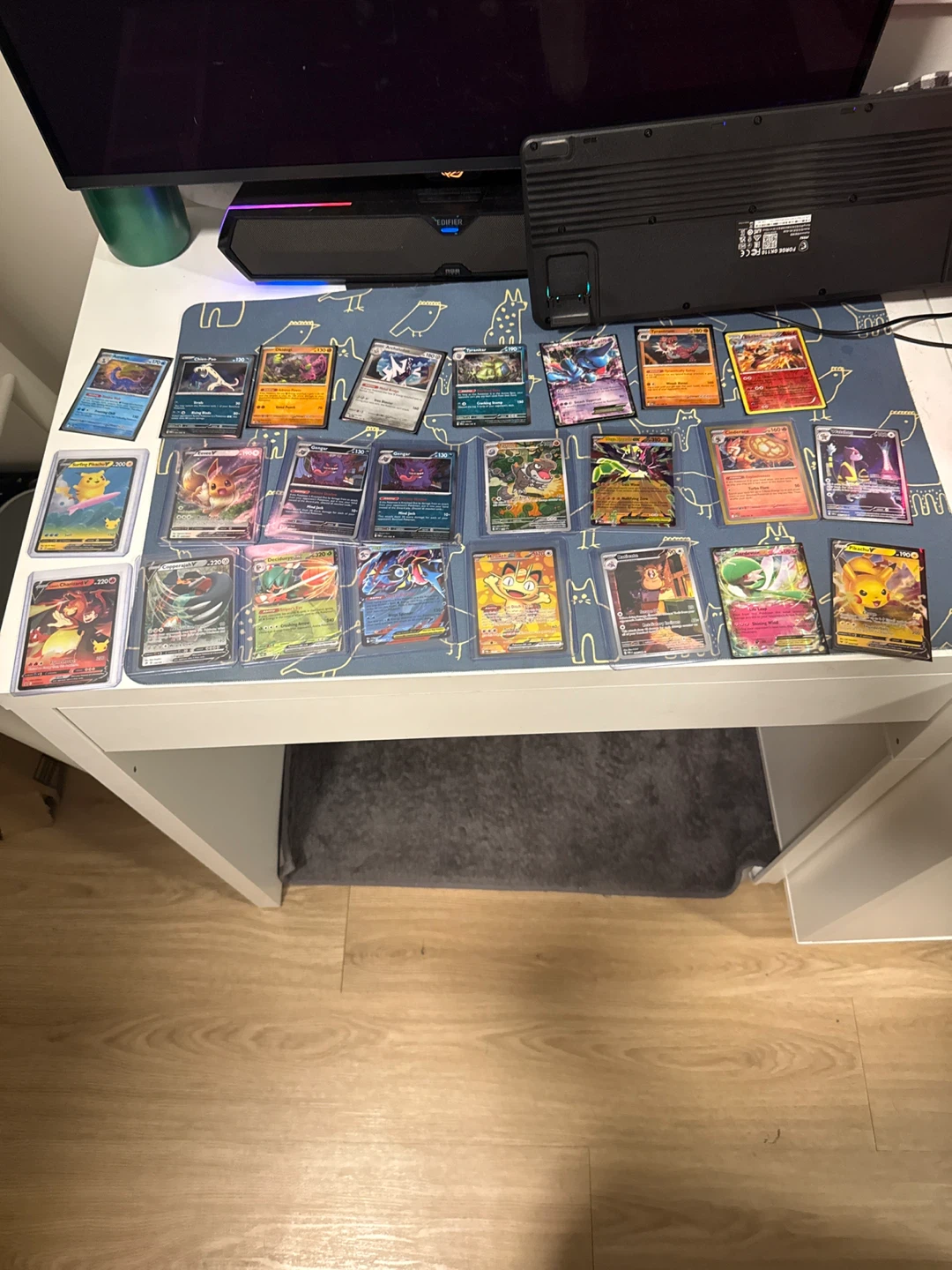 Pokemon Trading Cards - Assorted Lot