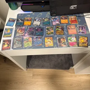 Pokemon Trading Cards - Assorted Lot