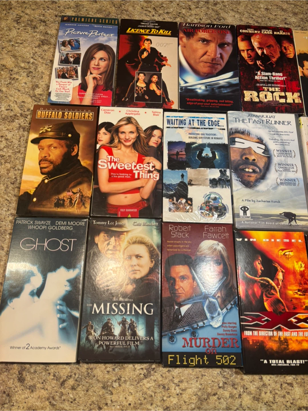 Mixed Lot of 19 VHS Movies - photo 2