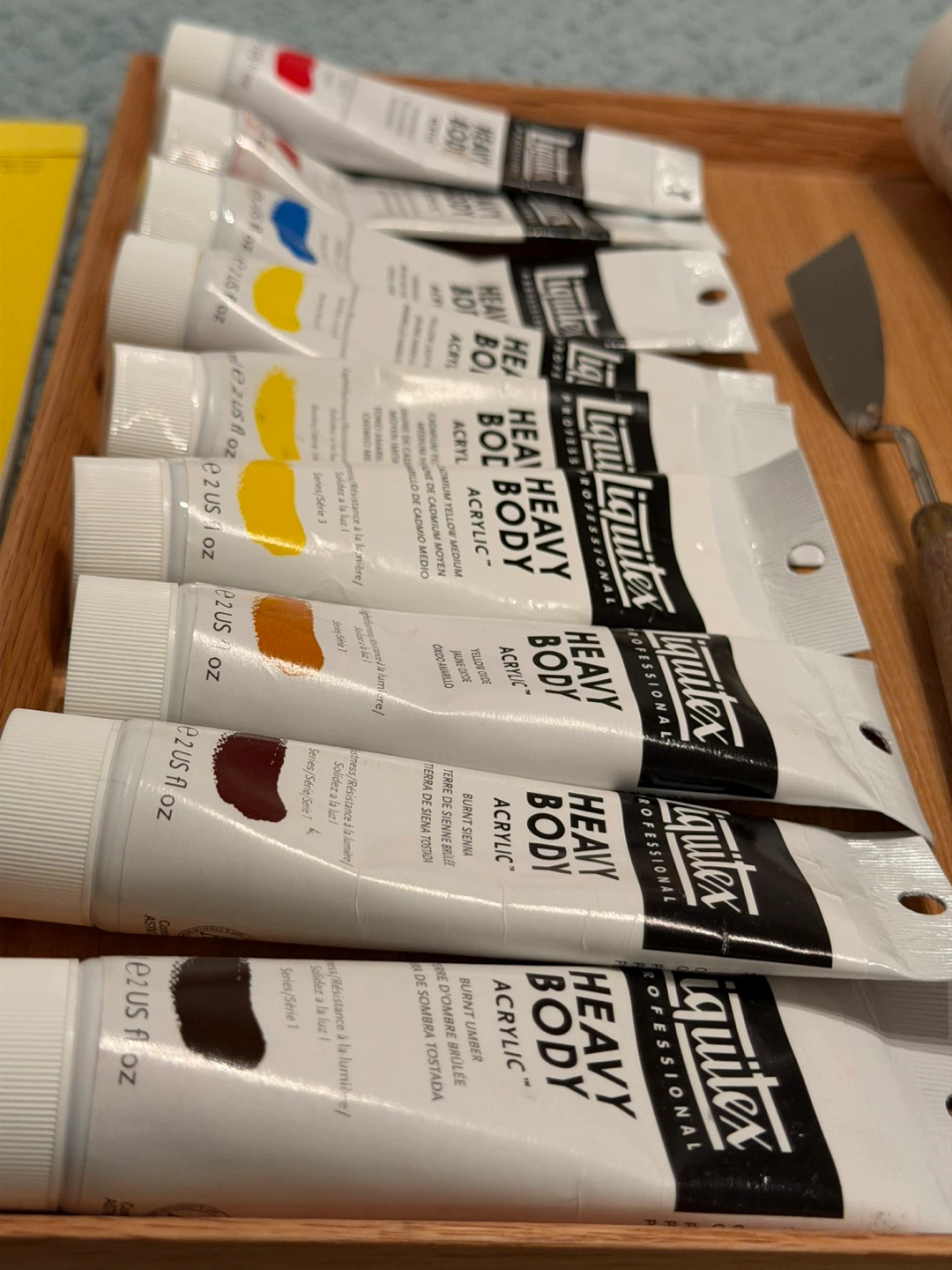 Liquitex Acrylic Paint Set + palette paper + plastic box - photo 3
