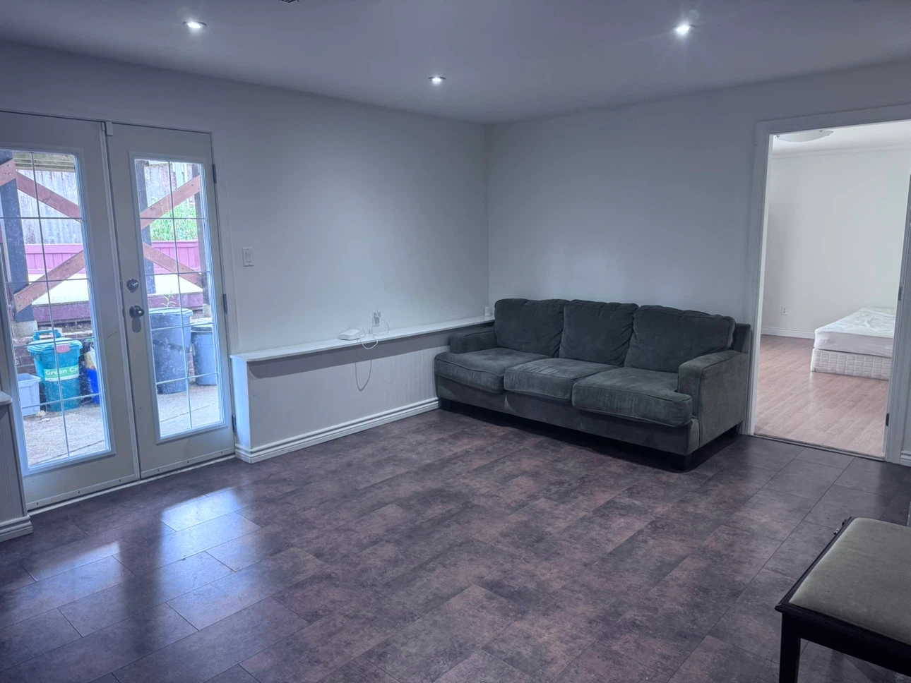 TSAWWASSEN - Room for Rent: Pet-Friendly