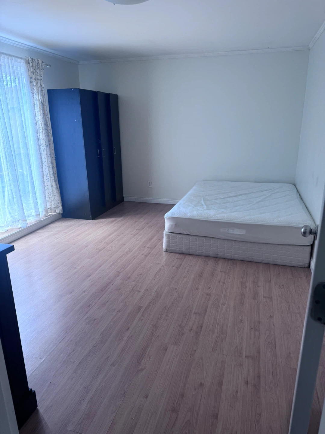 TSAWWASSEN - Room for Rent: Pet-Friendly - photo 2