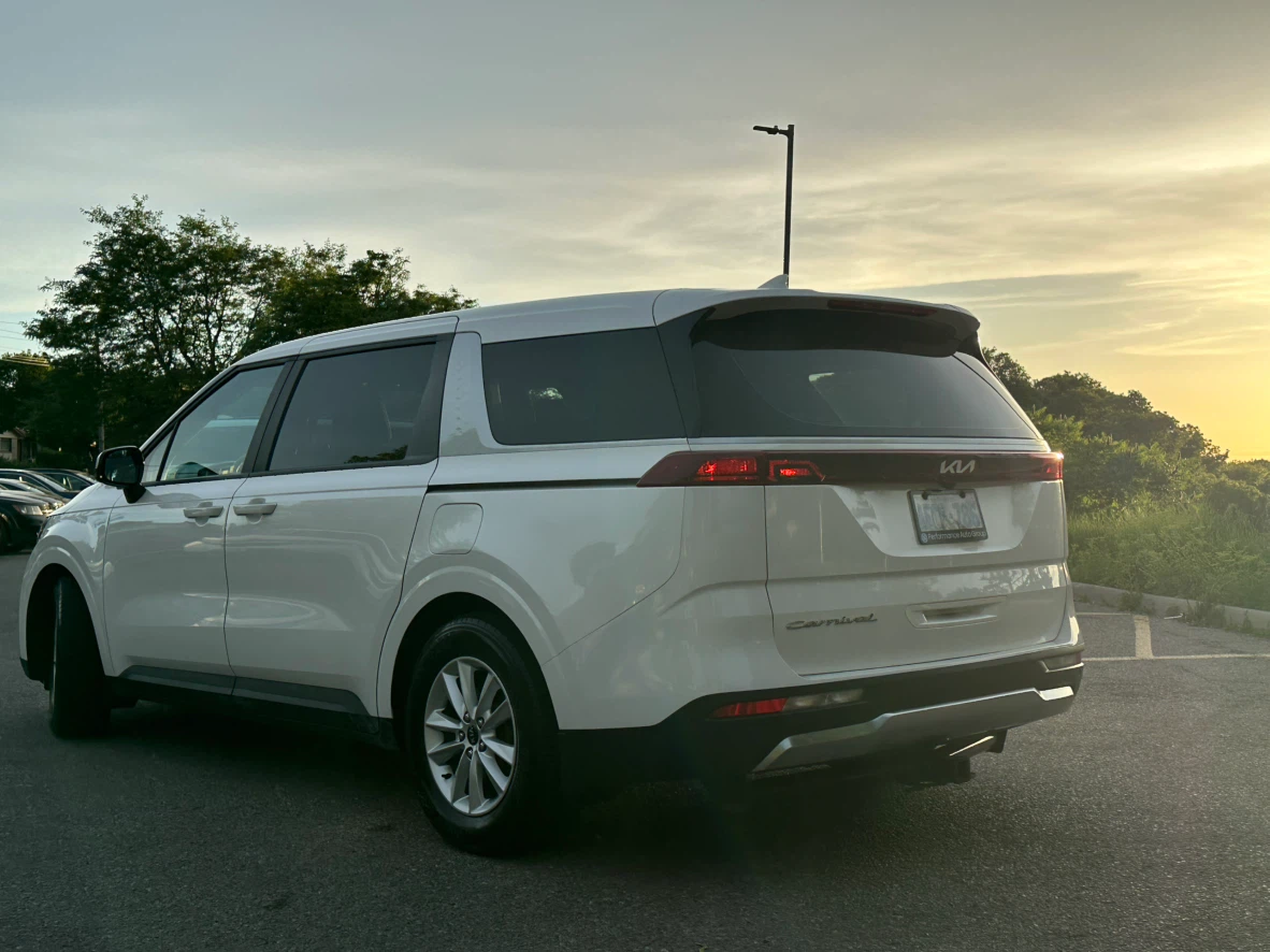 2022 Kia Carnival LX - photo 3