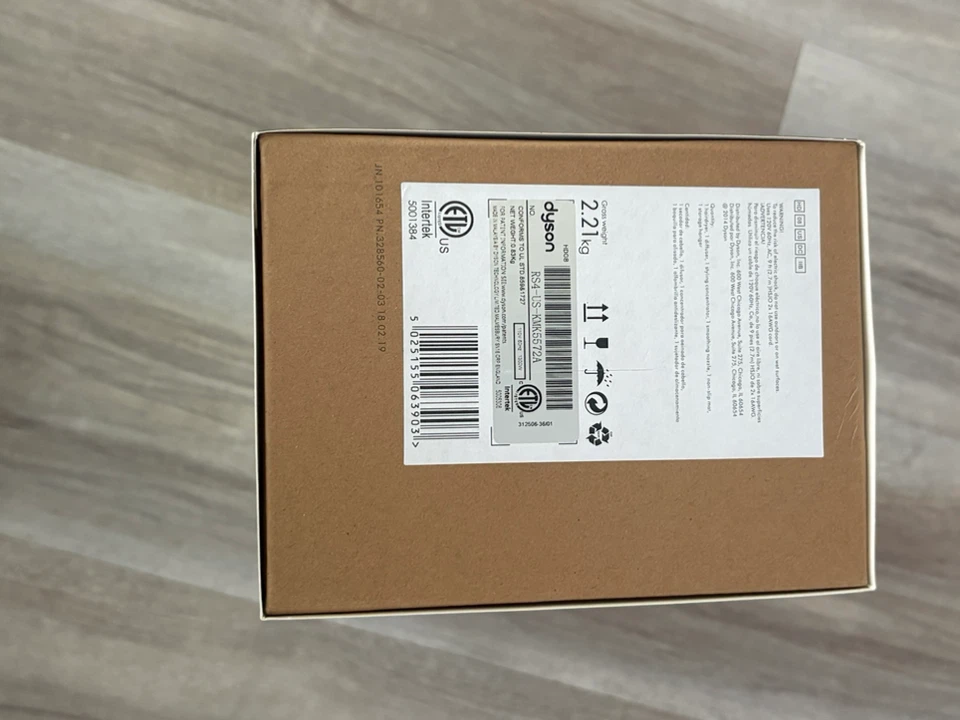 Brand New Dyson Supersonic Hair Dryer –5 Attachments Included - photo 3