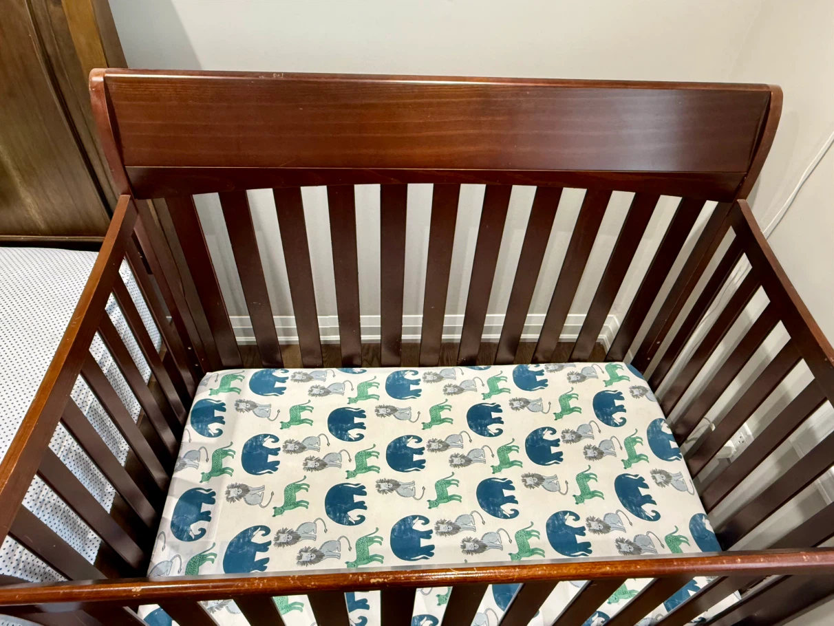 Graco Baby Crib - Dark Wood Finish