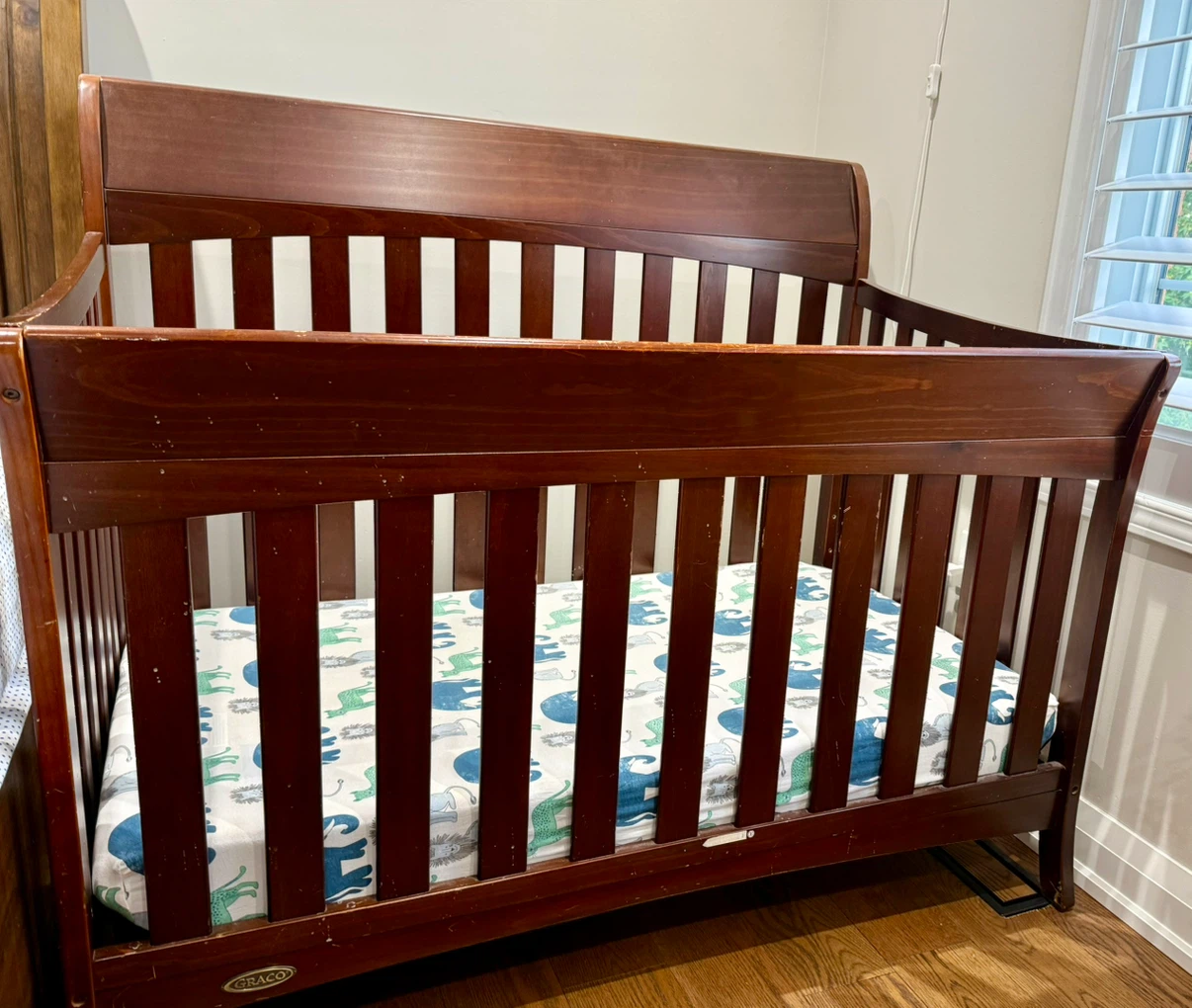 Graco Baby Crib - Dark Wood Finish - photo 4