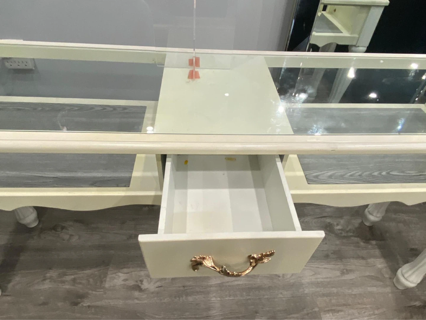 Salon/Spa Closing Sale 🚨🚨Glass Top Console Table with Drawer - photo 5
