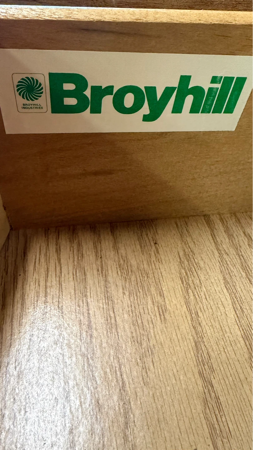 Broyhill 9 drawers Dresser