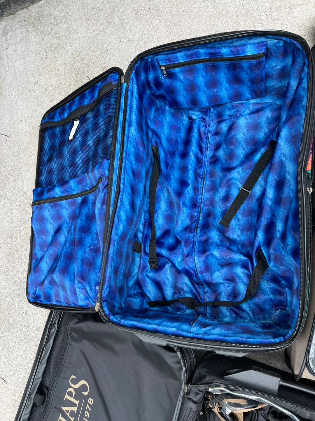 Very large travel suitcases - photo 2