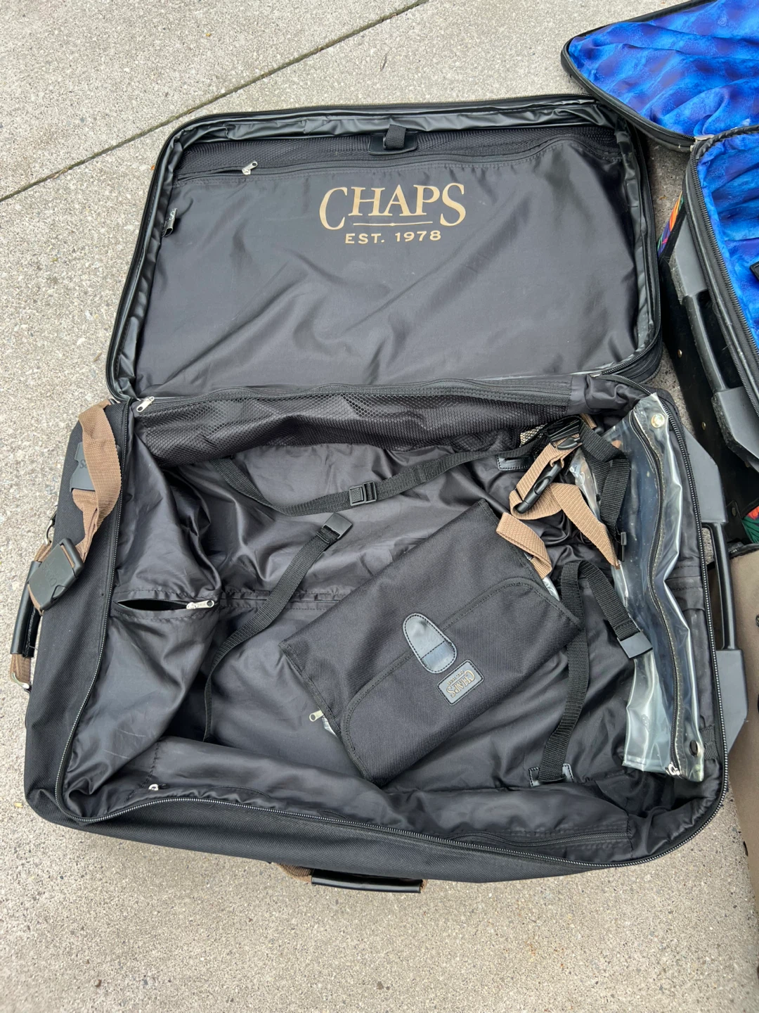 Very large travel suitcases - photo 3