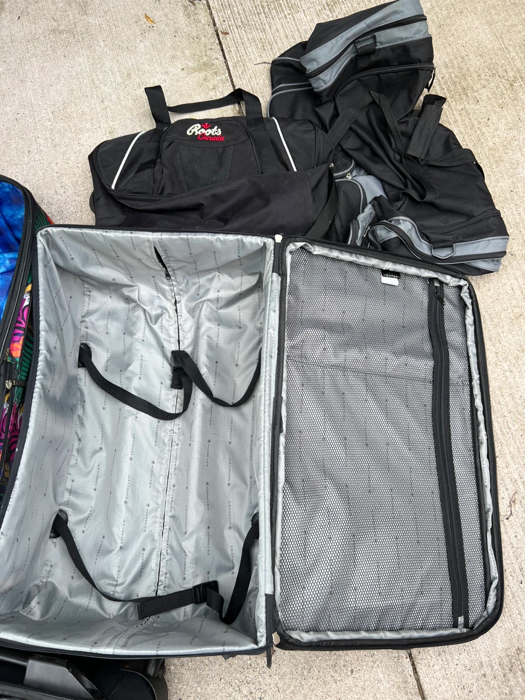 Very large travel suitcases - photo 4