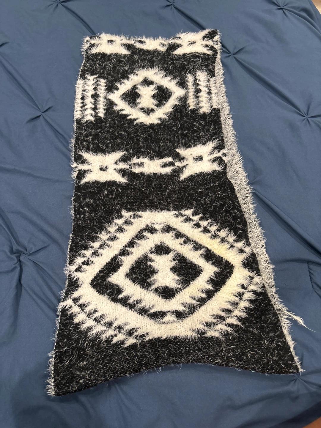 Black & White Aztec Print Fuzzy Scarf - photo 2