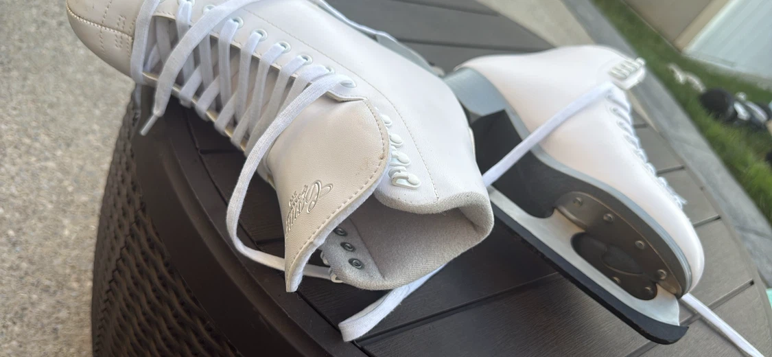 Gamgee White Figure Skates - photo 2