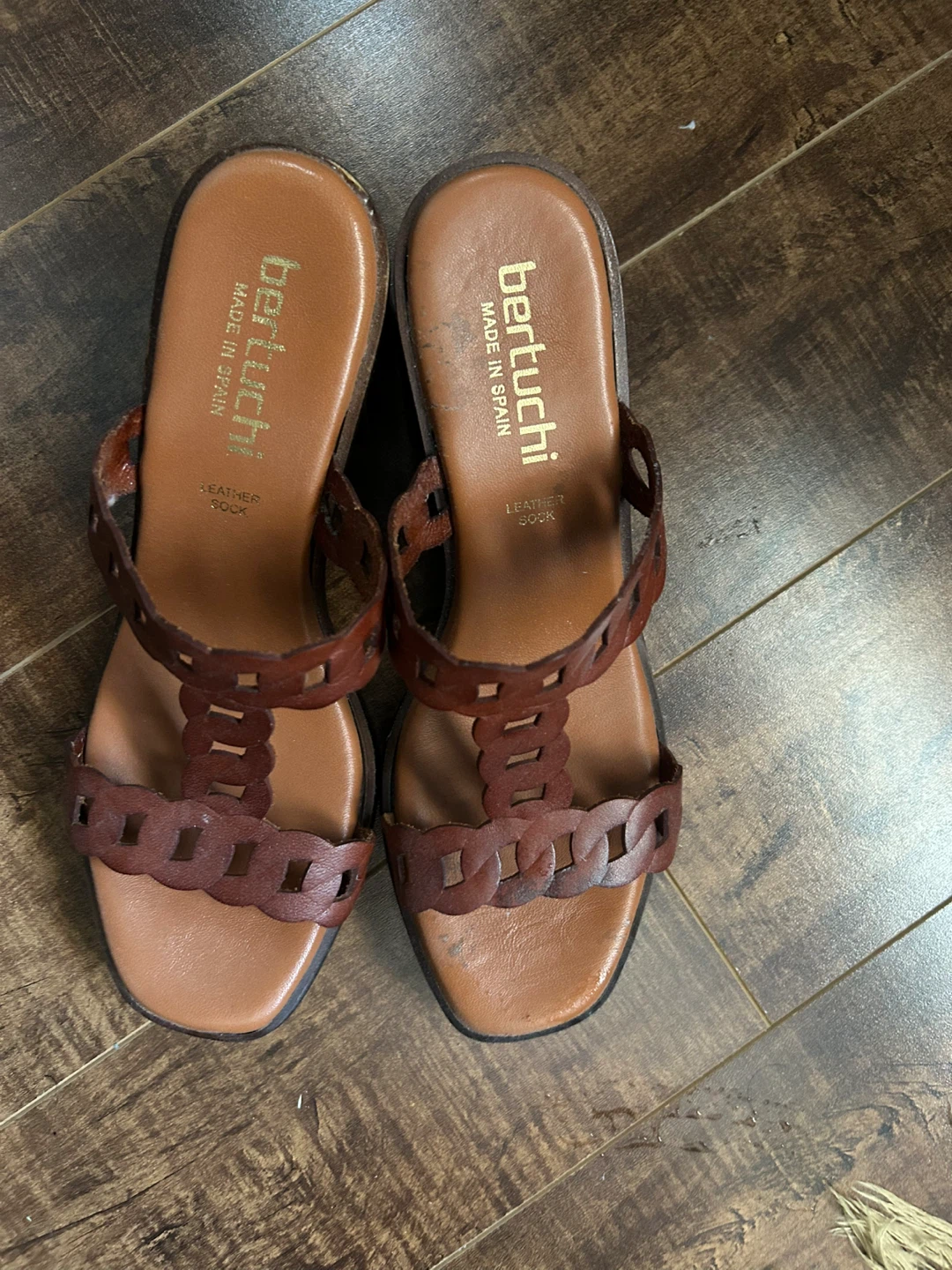 Bertuchi Brown Leather Block Heel Sandals size 9