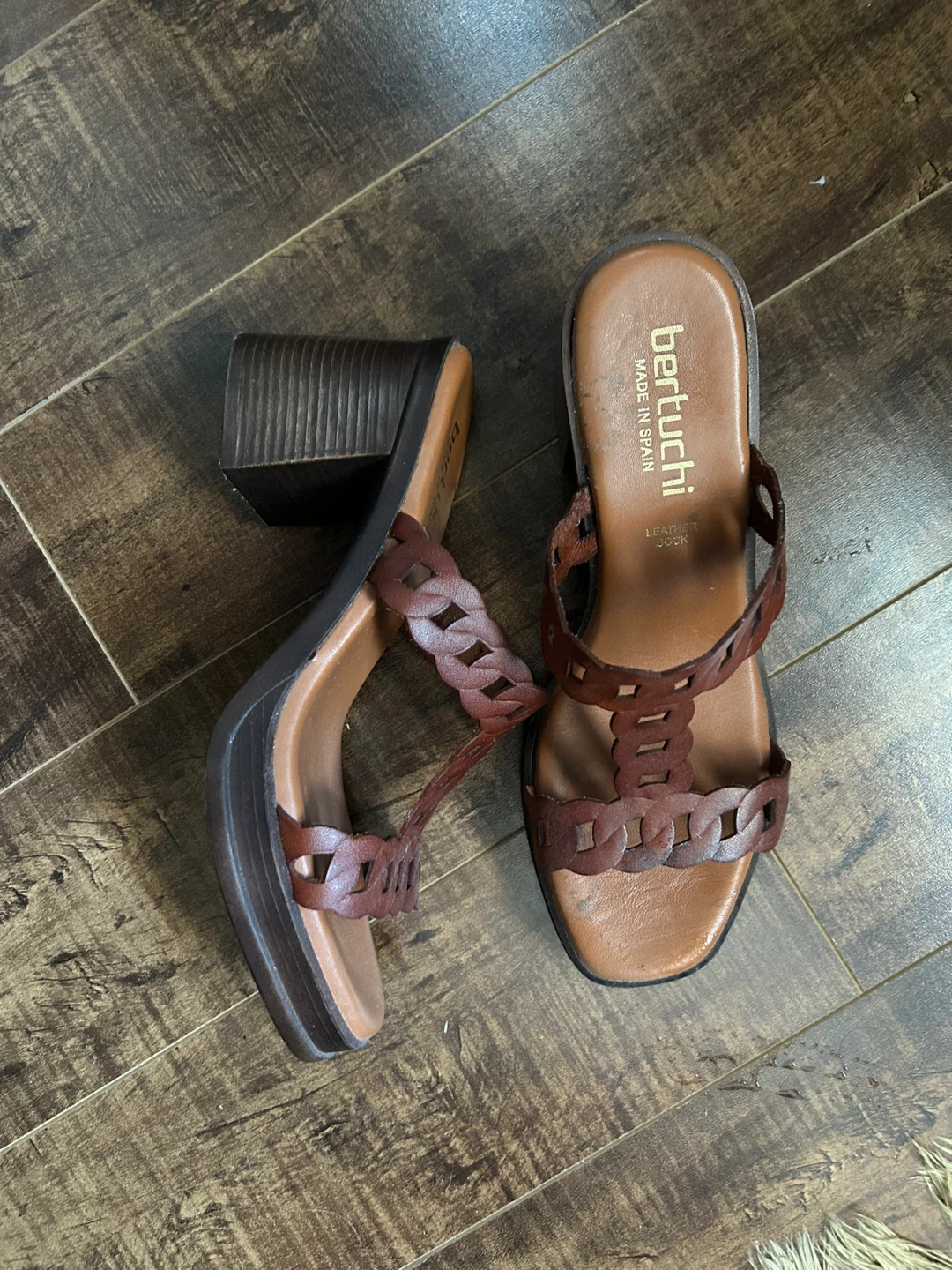 Bertuchi Brown Leather Block Heel Sandals size 9 - photo 2