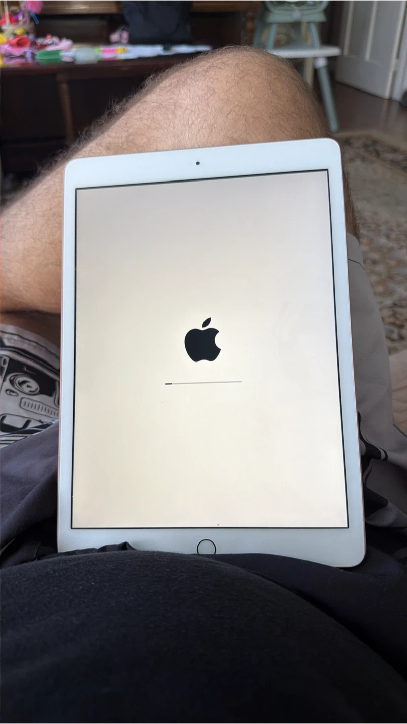 Apple iPad 10.1 inch 8 gen 128 gig WiFi only - photo 3