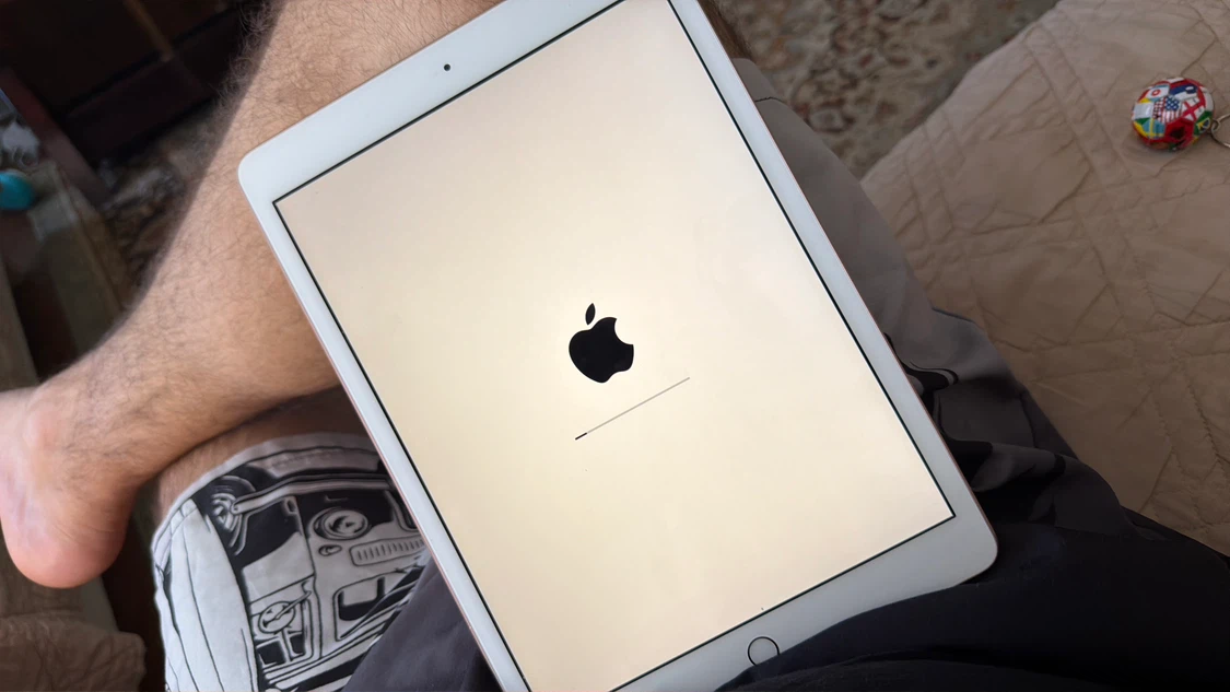 Apple iPad 10.1 inch 8 gen 128 gig WiFi only - photo 4